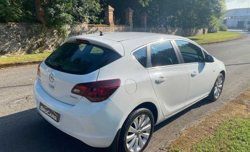 OPEL Astra 1.4 Turbo Auto