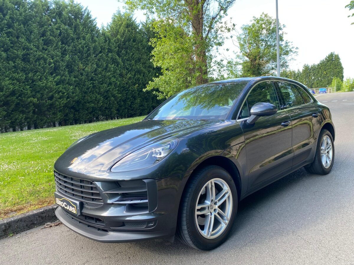 PORSCHE Macan
