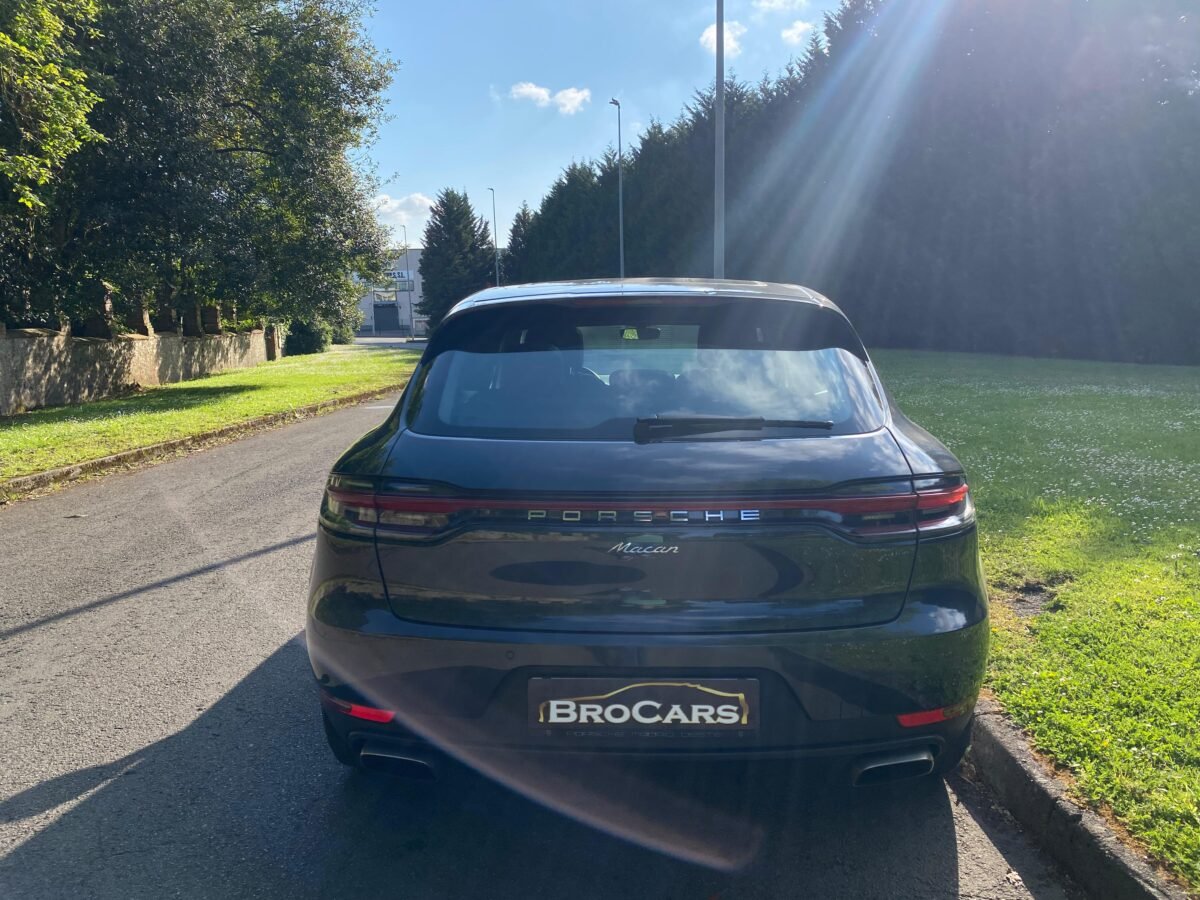 PORSCHE Macan