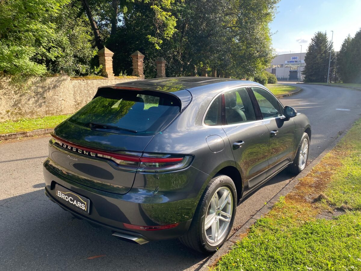 PORSCHE Macan