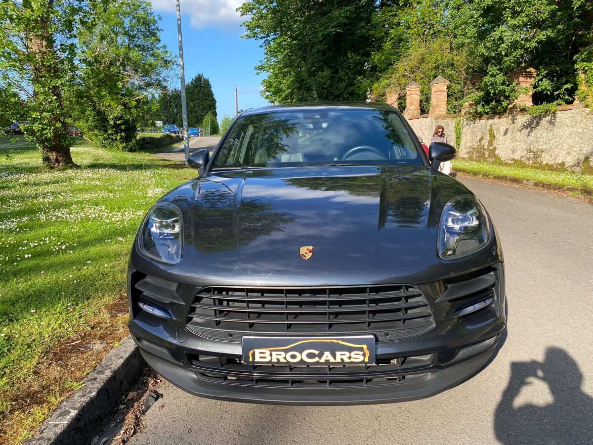 PORSCHE Macan
