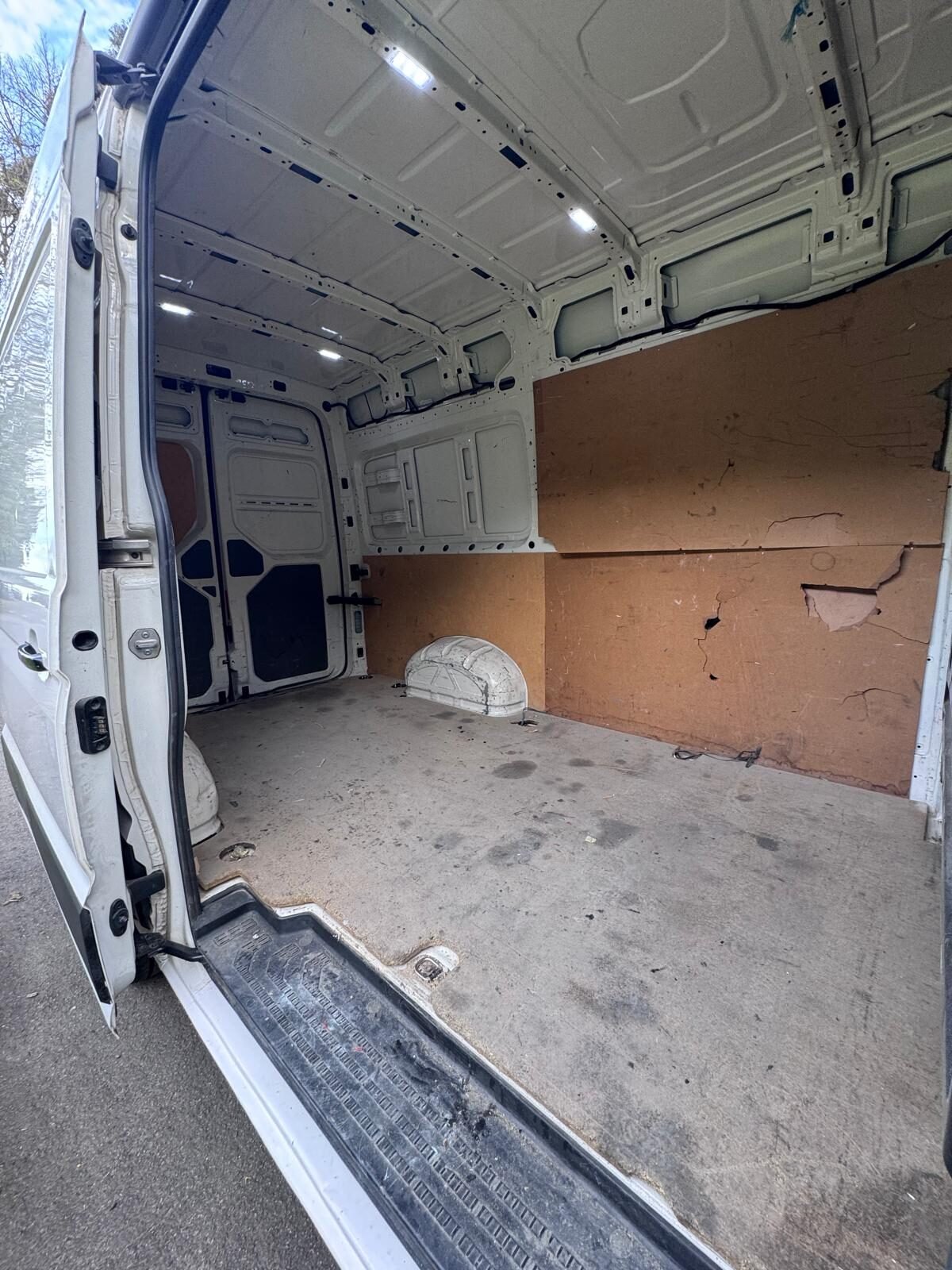 VOLKSWAGEN CRAFTER 2.0 TDI FURGON L3H2