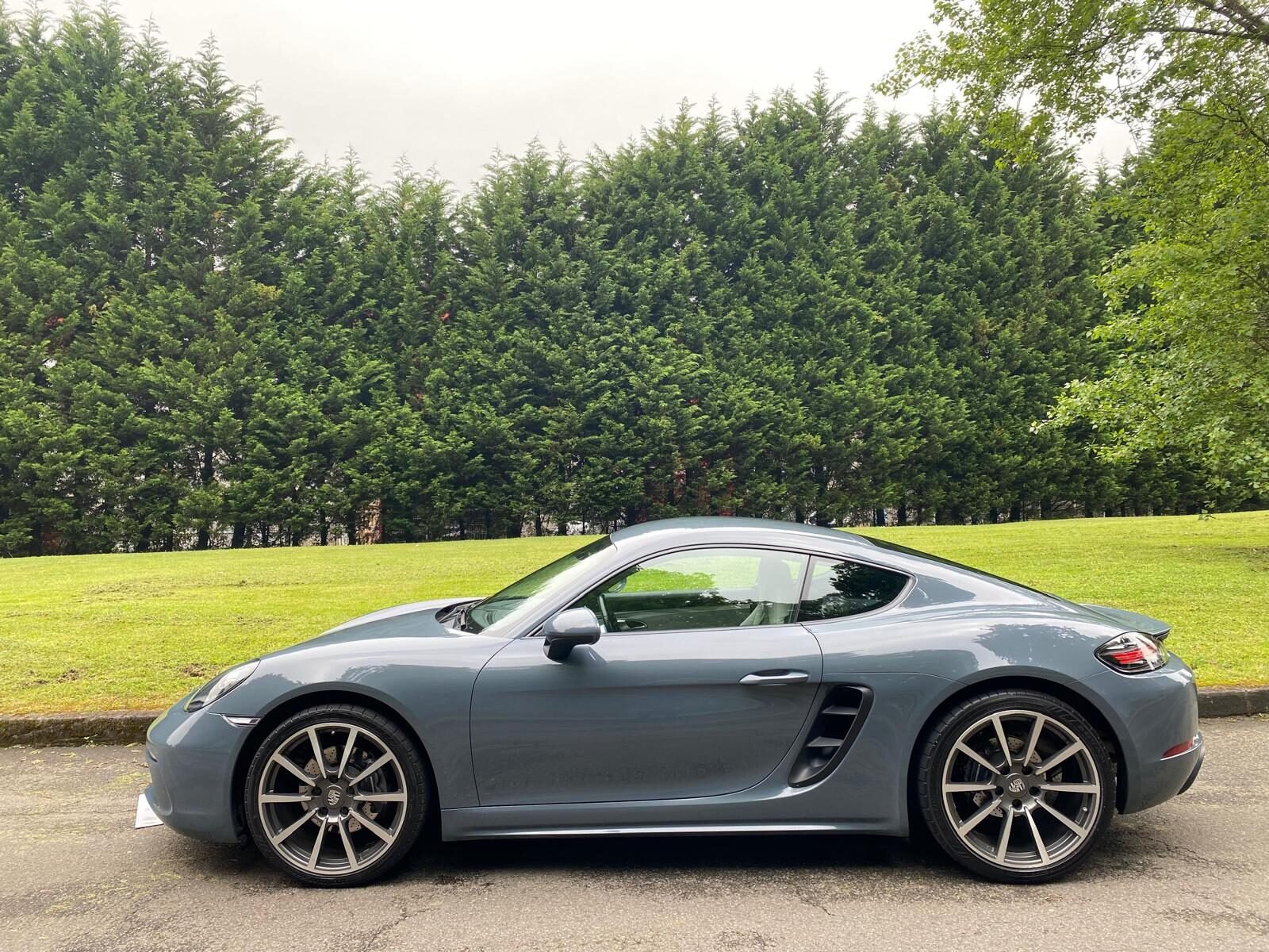 PORSCHE 718 Cayman