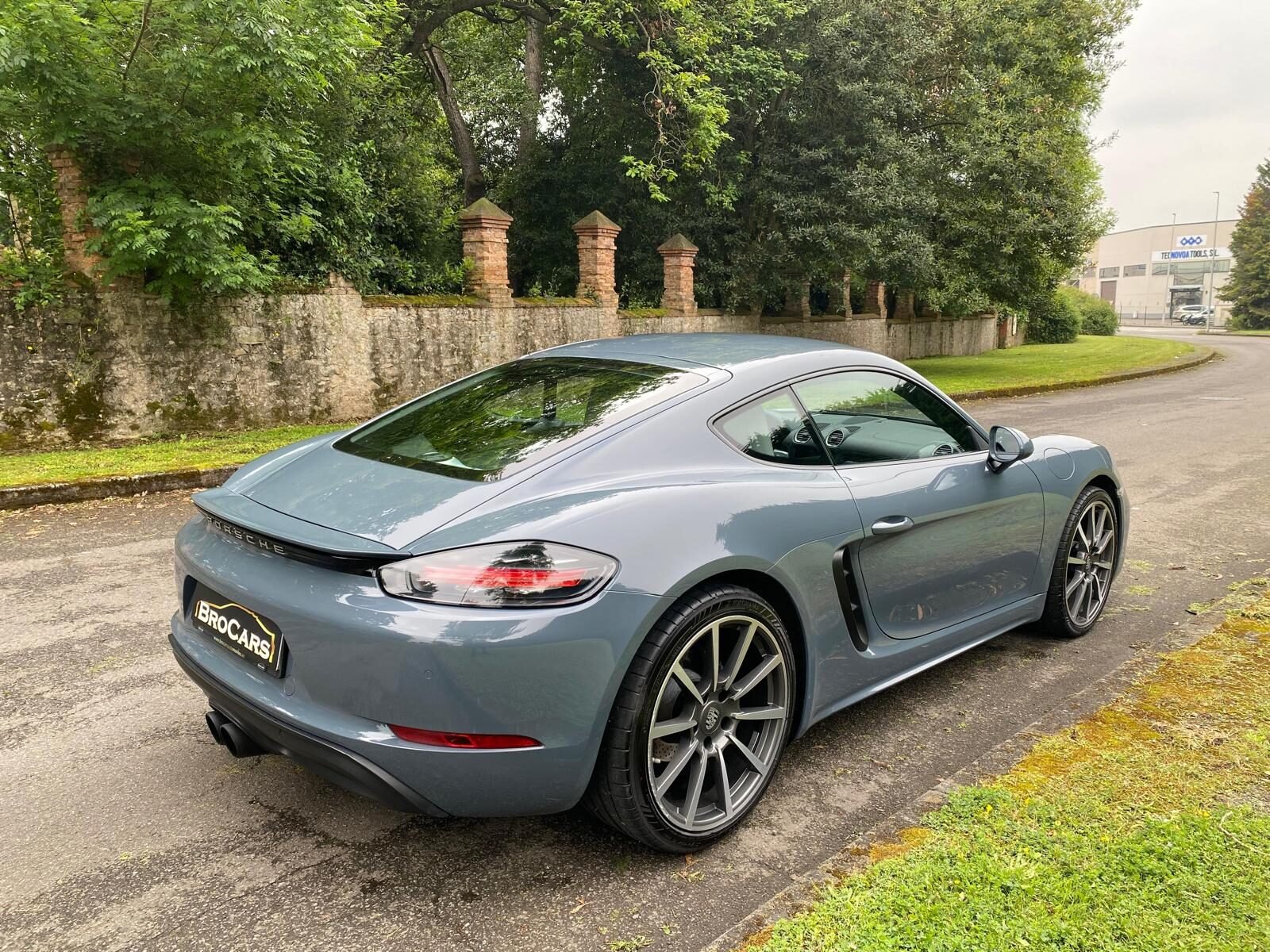 PORSCHE 718 Cayman