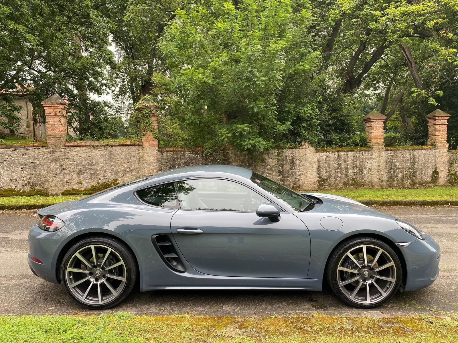 PORSCHE 718 Cayman