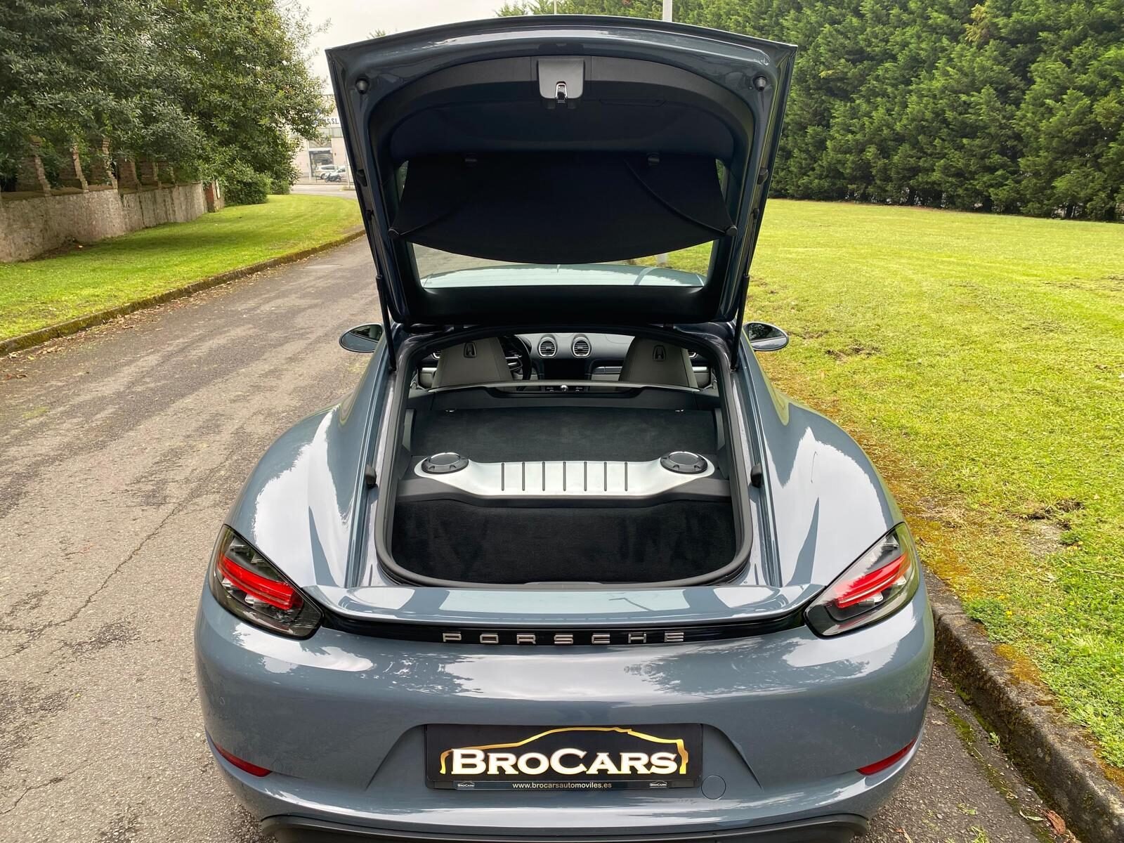 PORSCHE 718 Cayman