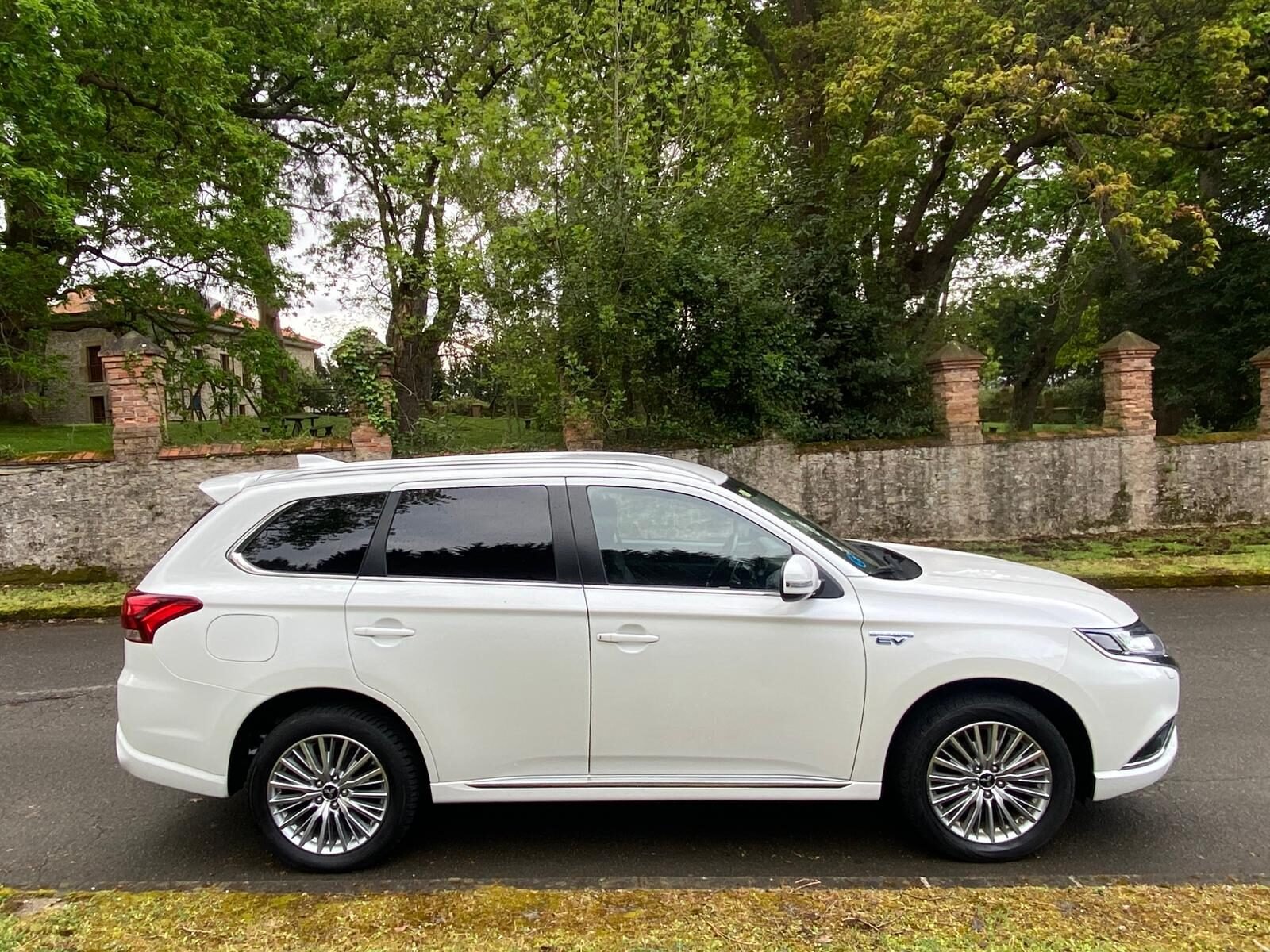 MITSUBISHI OUTLANDER 2.4 PHEV KAITEKI 