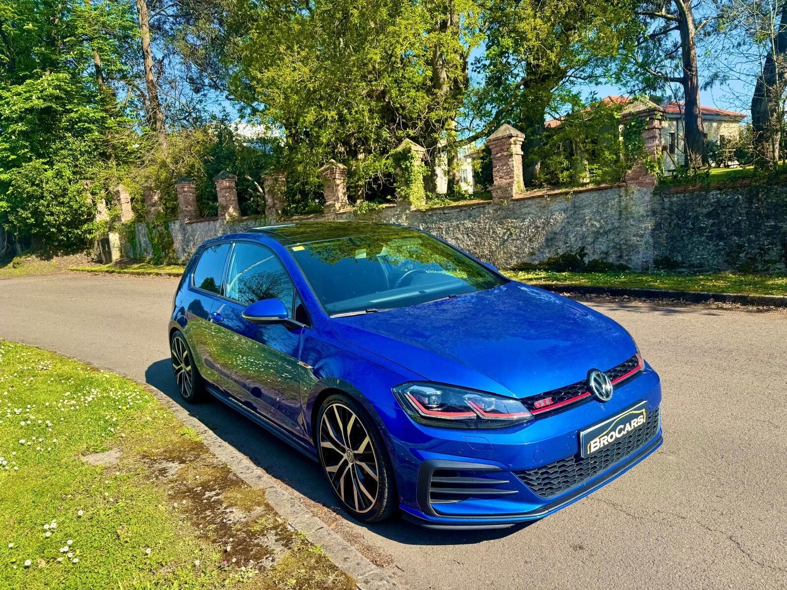 VOLKSWAGEN GOLF GTI 