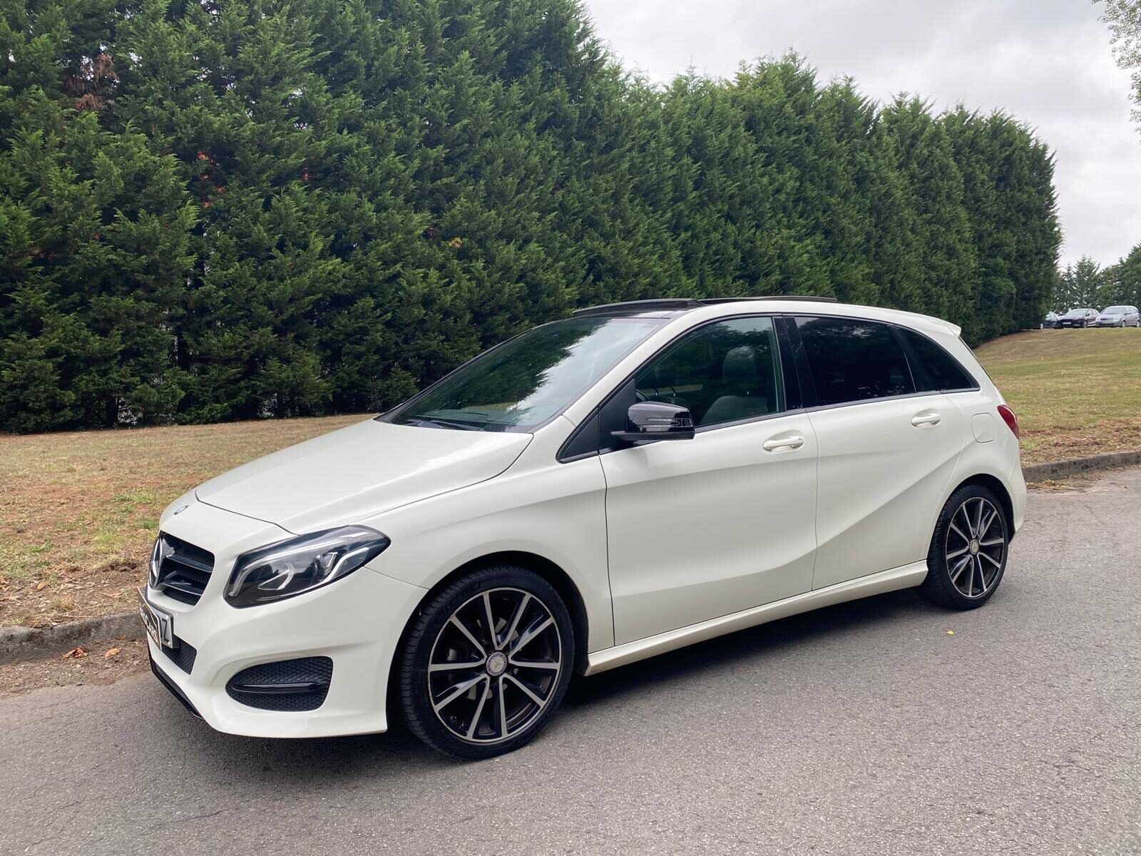 MERCEDES-BENZ B 180 CDI AMG