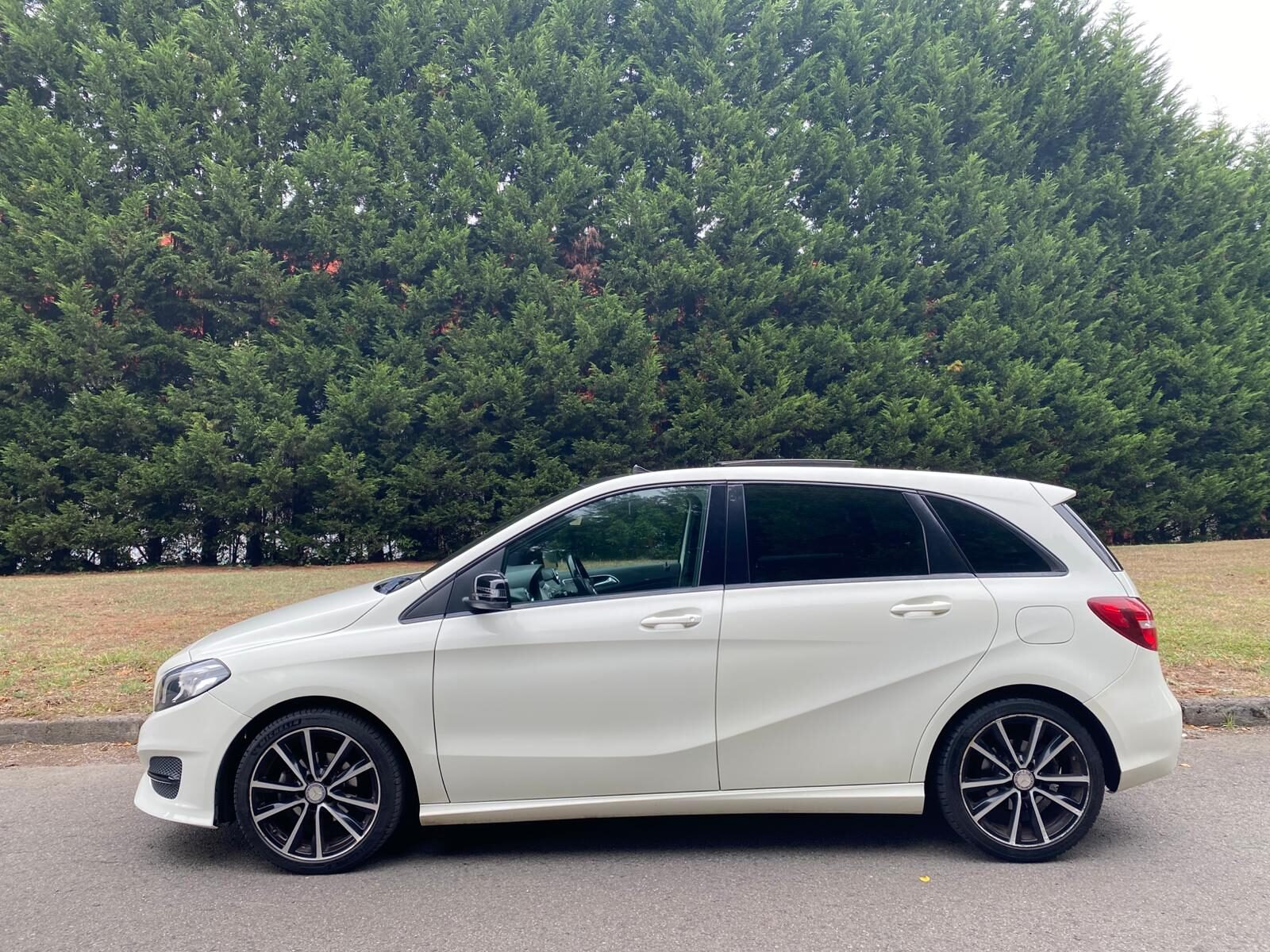 MERCEDES-BENZ B 180 CDI AMG