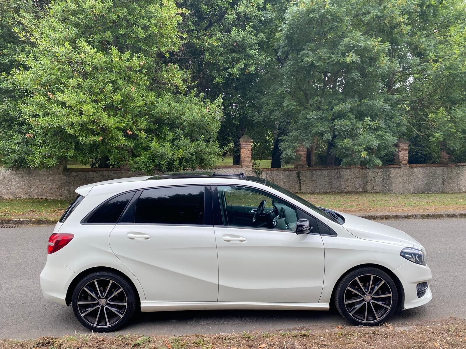 MERCEDES-BENZ B 180 CDI AMG